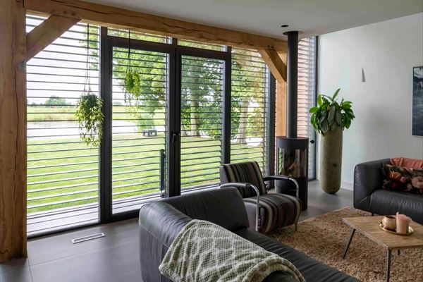 Avoiding overheating with large windows